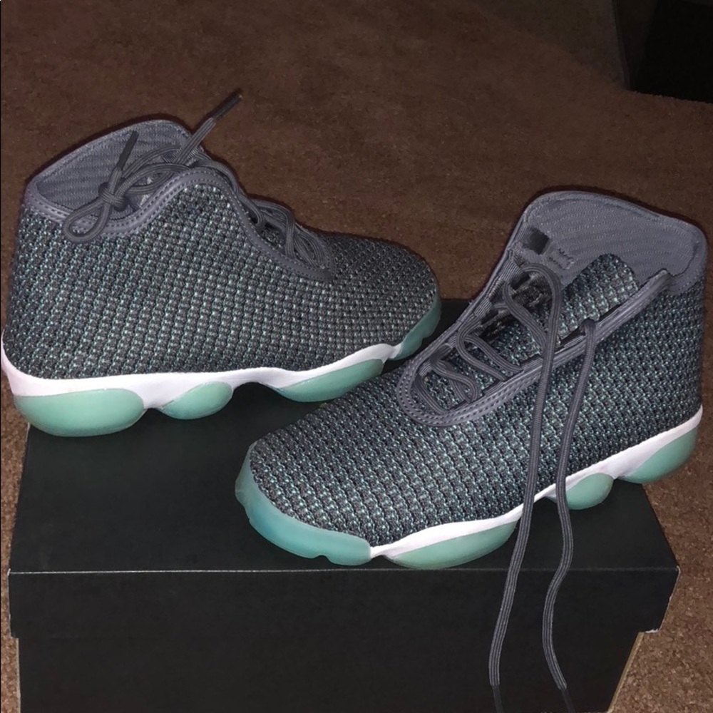 Shoes ( jordans ) - Picture 1 of 4